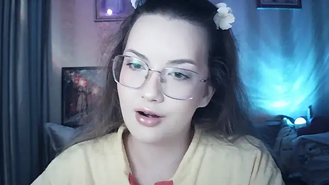 MoodieMira online show from May 2026 06:58:02 PM