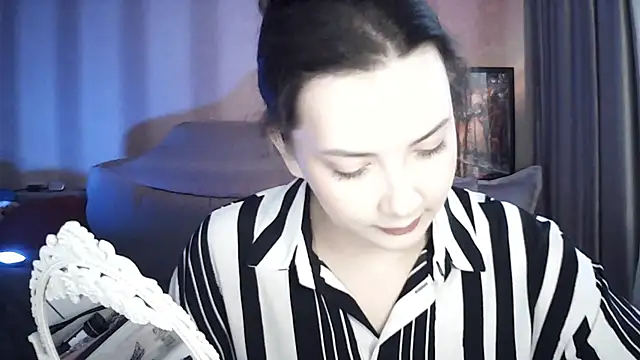 MoodieMira online show from June 2026 05:34:02 PM