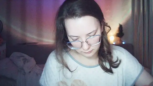 Snapshot of MoodieMira chatting on December 2025 02:05:02 AM MoodieMira online show from December 2025 02:05:02 AM