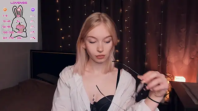 CleoStier online show from October 2025 07:15:01 PM