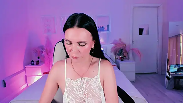 Snapshot of steaflers_mommy_ chatting on October 2025 07:11:02 AM steaflers mommy online show from October 2025 07:11:02 AM