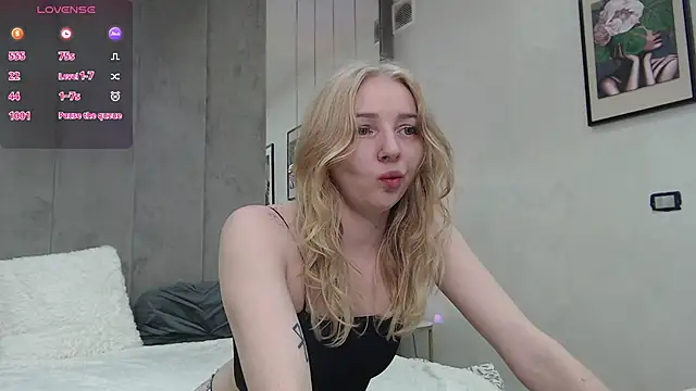 Snapshot of SundyRose chatting on October 2025 08:30:01 PM SundyRose online show from October 2025 08:30:01 PM