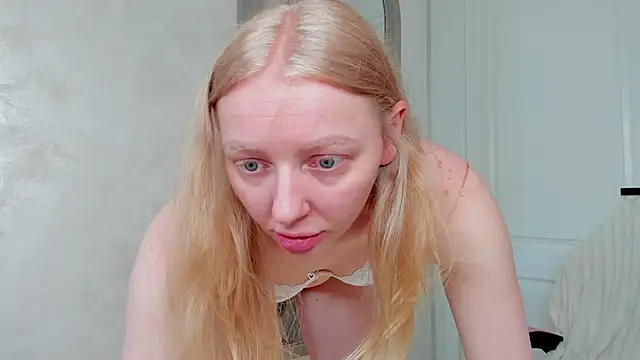 Snapshot of SundyRose chatting on June 2026 06:18:02 AM SundyRose online show from June 2026 06:18:02 AM
