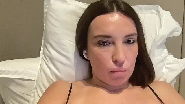 CArivora online show from February 2026 03:35:02 PM