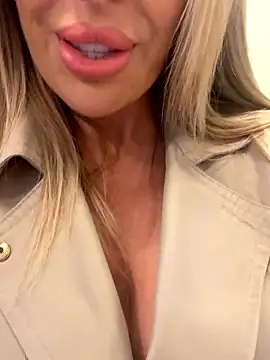 MrsCharlottFox online show from January 2026 04:02:02 PM