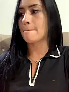 Snapshot of saris_moon chatting on October 2025 12:44:02 AM saris moon online show from October 2025 12:44:02 AM