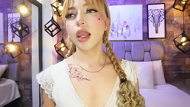 Snapshot of Sophia_Bellucci chatting on November 2025 12:27:02 PM Sophia Bellucci online show from November 2025 12:27:02 PM