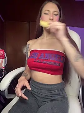 Snapshot of Im_scarlett18 chatting on November 2025 10:32:02 PM Im scarlett18 online show from November 2025 10:32:02 PM