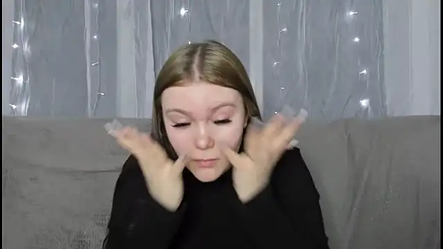 Musegirl online show from December 2025 02:05:01 AM