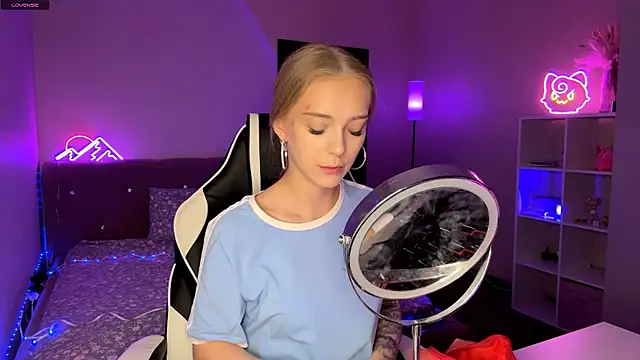 EvaPeace online show from March 2026 01:33:02 PM