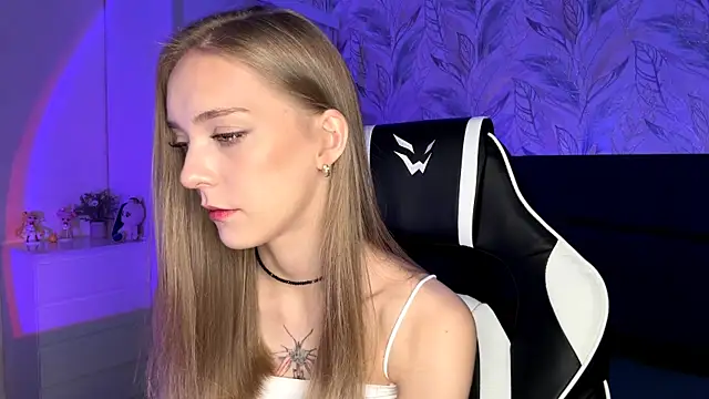 EvaPeace online show from November 2025 04:23:01 PM