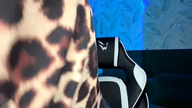 EvaPeace online show from November 2025 04:43:02 PM