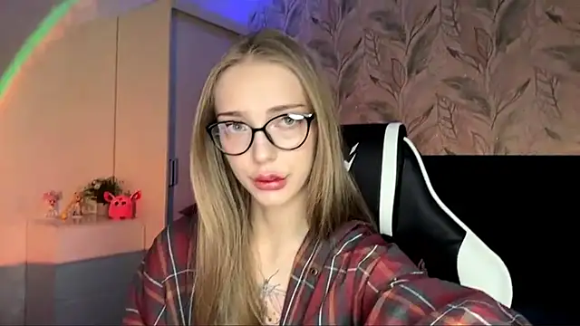 EvaPeace online show from November 2025 05:23:02 PM