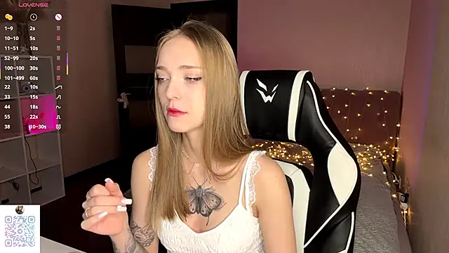 EvaPeace online show from December 2025 06:43:02 PM