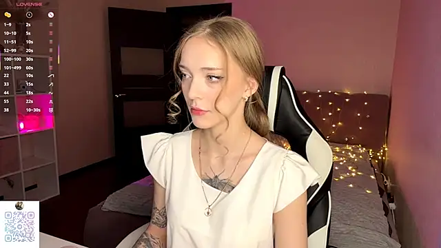 EvaPeace online show from December 2025 07:48:02 PM