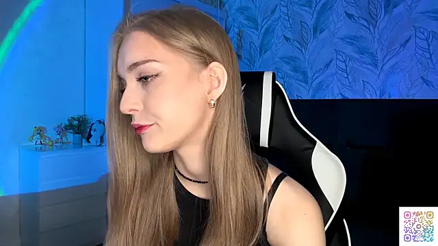 EvaPeace online show from November 2025 04:10:02 PM