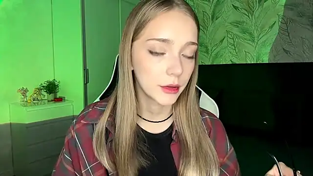 EvaPeace online show from November 2025 05:29:01 PM