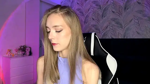 EvaPeace online show from October 2025 05:21:01 PM