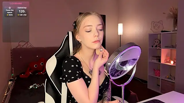 EvaPeace online show from April 2026 01:29:02 PM