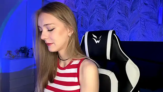 EvaPeace online show from November 2025 04:22:02 PM