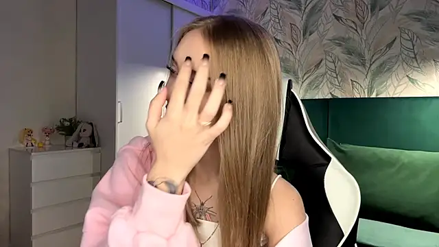 EvaPeace online show from October 2025 04:17:02 PM