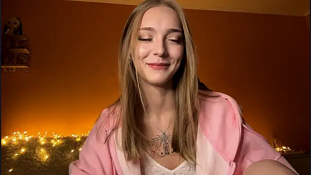 EvaPeace online show from October 2025 04:19:02 PM