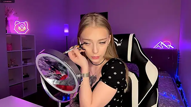 EvaPeace online show from March 2026 12:29:01 PM