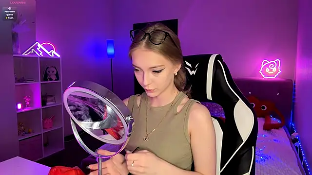 EvaPeace online show from March 2026 01:21:01 PM