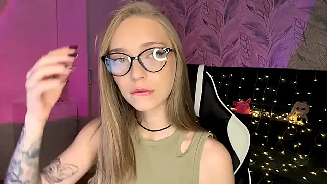 EvaPeace online show from December 2025 07:24:02 PM