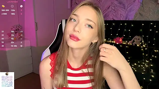 EvaPeace online show from December 2025 07:15:02 PM