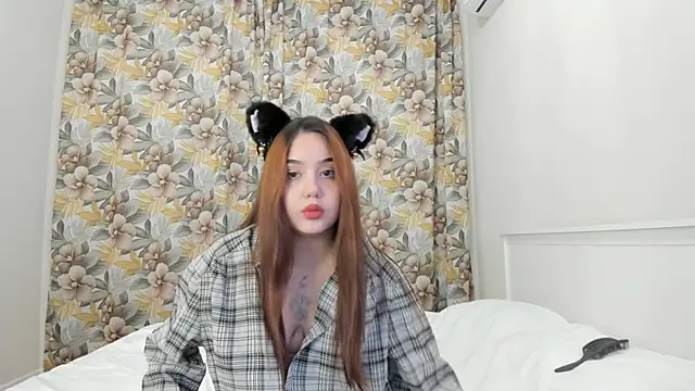 Snapshot of uwu_girll chatting on October 2025 03:08:01 AM uwu girll online show from October 2025 03:08:01 AM
