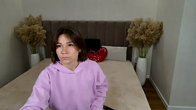 Snapshot of EdenSolis chatting on October 2025 07:07:01 AM EdenSolis online show from October 2025 07:07:01 AM