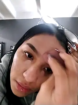 Snapshot of Valen_russo chatting on October 2025 01:19:01 PM Valen russo online show from October 2025 01:19:01 PM