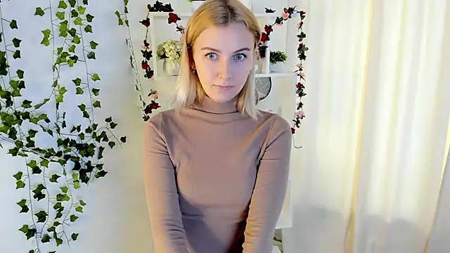 CeIenaLafler online show from October 2025 05:53:01 AM