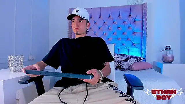 Snapshot of Ethan_Boy_ chatting on November 2025 09:04:02 PM Ethan Boy online show from November 2025 09:04:02 PM