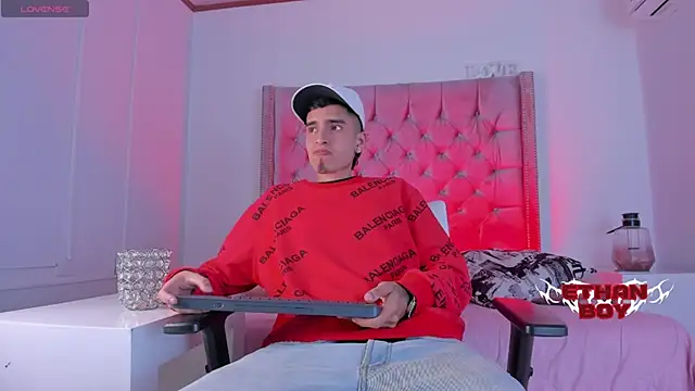 Snapshot of Ethan_Boy_ chatting on December 2025 10:00:02 PM Ethan Boy online show from December 2025 10:00:02 PM