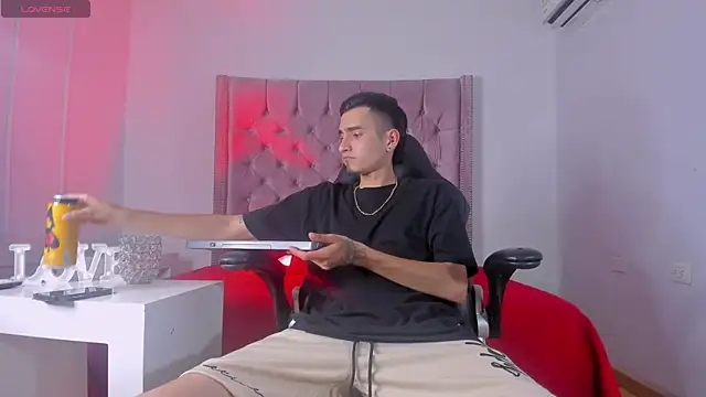Ethan Boy  online show from October 2025 08:21:01 PM