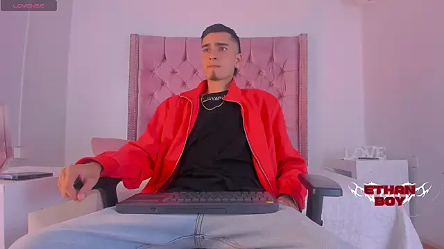 Snapshot of Ethan_Boy_ chatting on October 2025 08:43:02 PM Ethan Boy online show from October 2025 08:43:02 PM