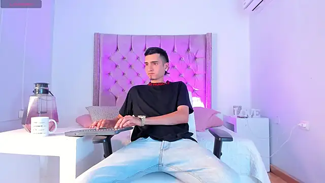 Ethan Boy  online show from October 2025 09:36:01 PM