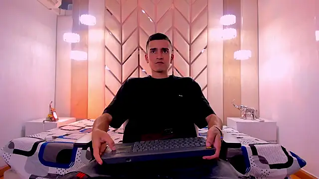 Ethan Boy  online show from February 2026 08:05:02 PM