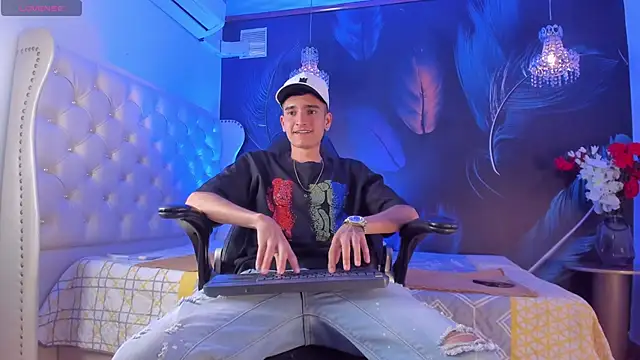 Snapshot of Ethan_Boy_ chatting on December 2025 09:12:01 PM Ethan Boy online show from December 2025 09:12:01 PM