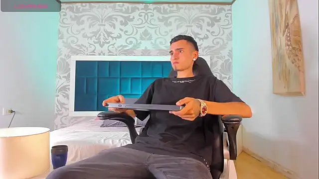 Ethan Boy  online show from October 2025 07:48:02 PM