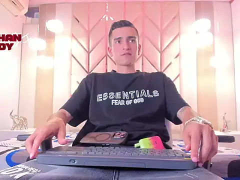 Ethan Boy  online show from February 2026 08:33:02 PM