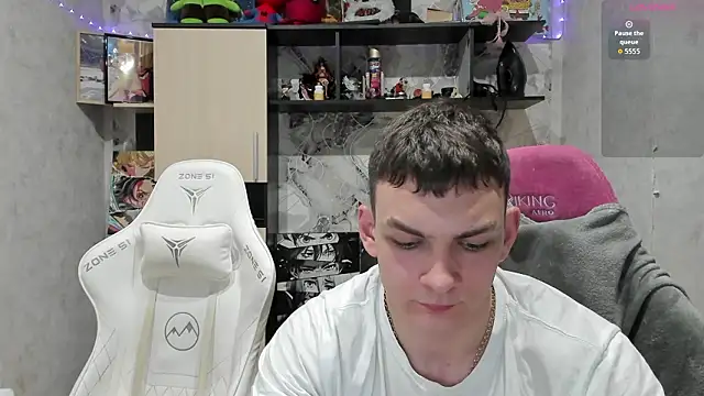 MIKE GOD19 online show from March 2026 04:36:01 PM