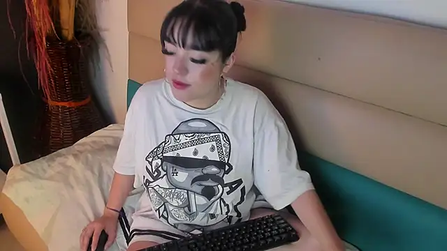 bubble  angel   online show from December 2025 11:42:02 AM