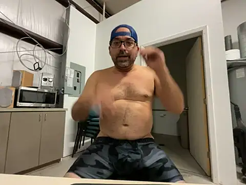 Snapshot of Fun_Time_Ron_2 chatting on October 2025 09:25:02 PM Fun Time Ron 2 online show from October 2025 09:25:02 PM