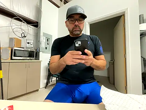 Snapshot of Fun_Time_Ron_2 chatting on October 2025 02:49:01 PM Fun Time Ron 2 online show from October 2025 02:49:01 PM