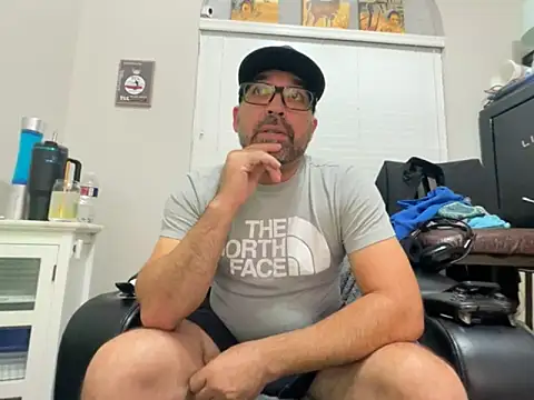 Snapshot of Fun_Time_Ron_2 chatting on October 2025 12:24:02 AM Fun Time Ron 2 online show from October 2025 12:24:02 AM