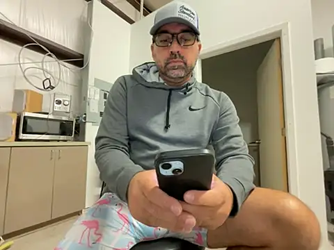 Snapshot of Fun_Time_Ron_2 chatting on October 2025 02:16:01 PM Fun Time Ron 2 online show from October 2025 02:16:01 PM