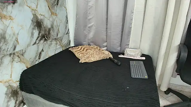 Snapshot of beauty_lana18 chatting on December 2025 03:22:02 AM beauty lana18 online show from December 2025 03:22:02 AM